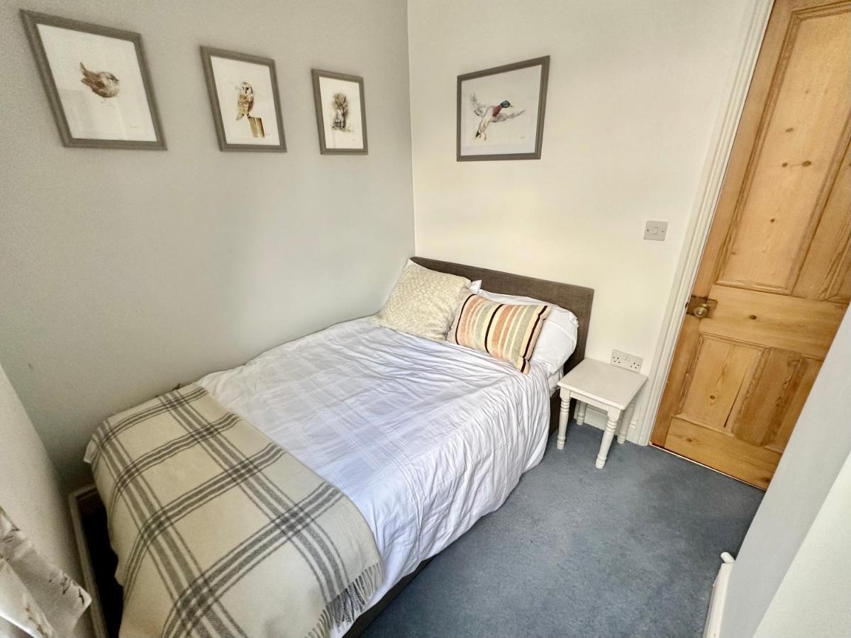 Riverside House - With Parking * York