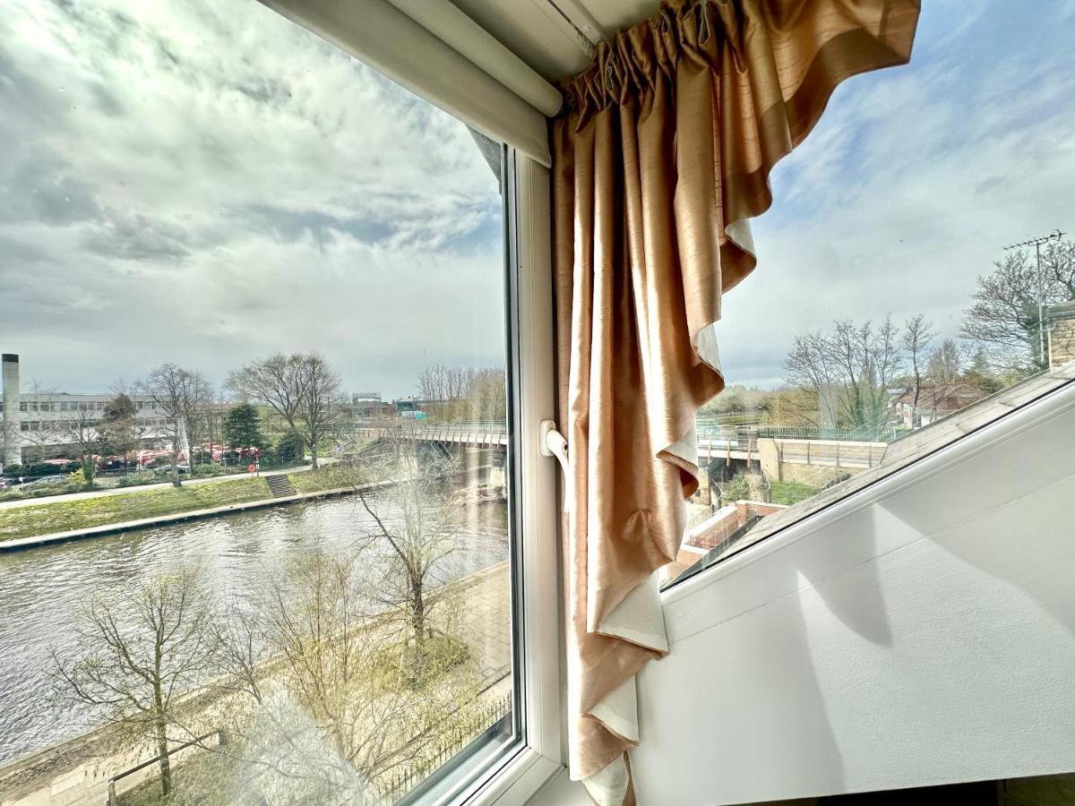 Riverside House - With Parking * York